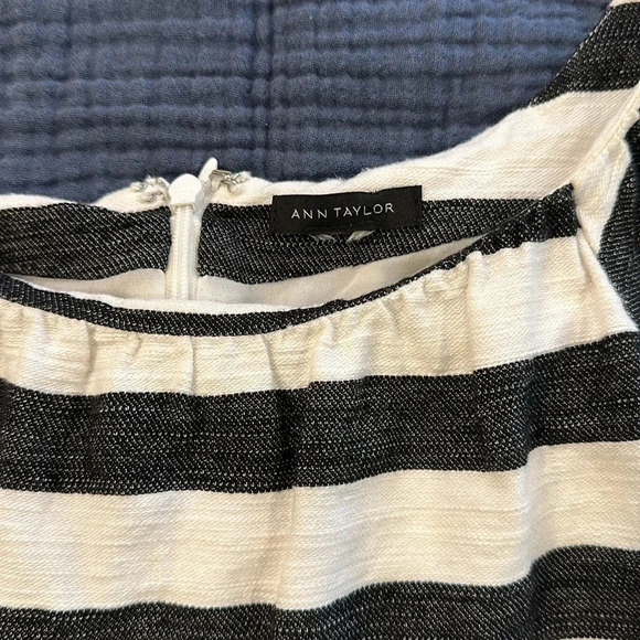 ANN TAYLOR Linen Blend Black and White Stripe Short Sleeve Blouse Size Small - Picture 2 of 7